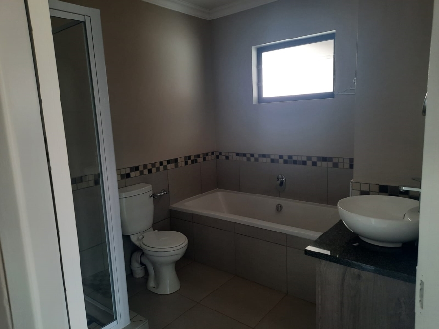 To Let 3 Bedroom Property for Rent in Langenhovenpark Free State